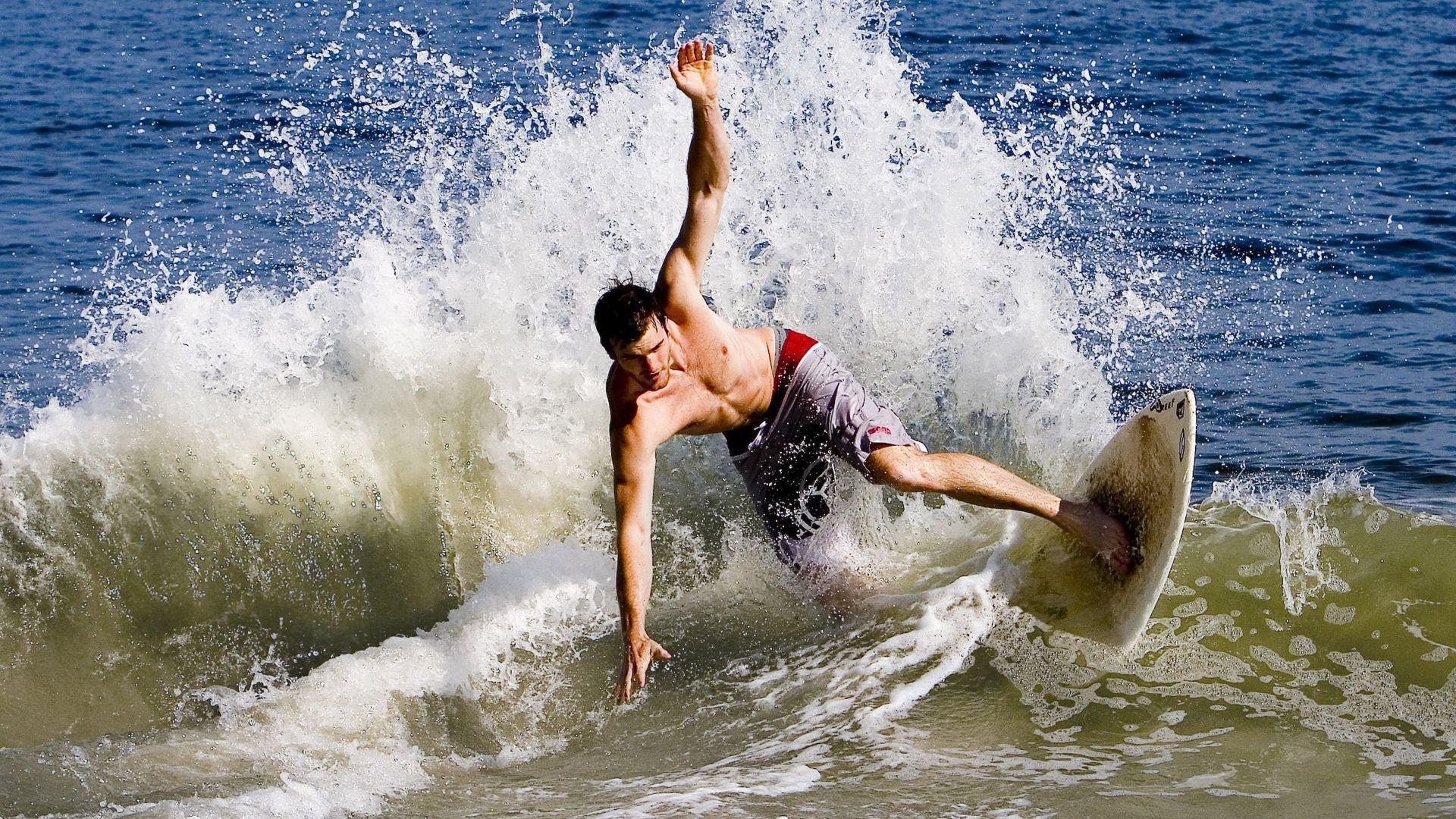 绿茵之外的另一场半决赛，伊朗经济突围战，如何点球决胜巴拉圭？