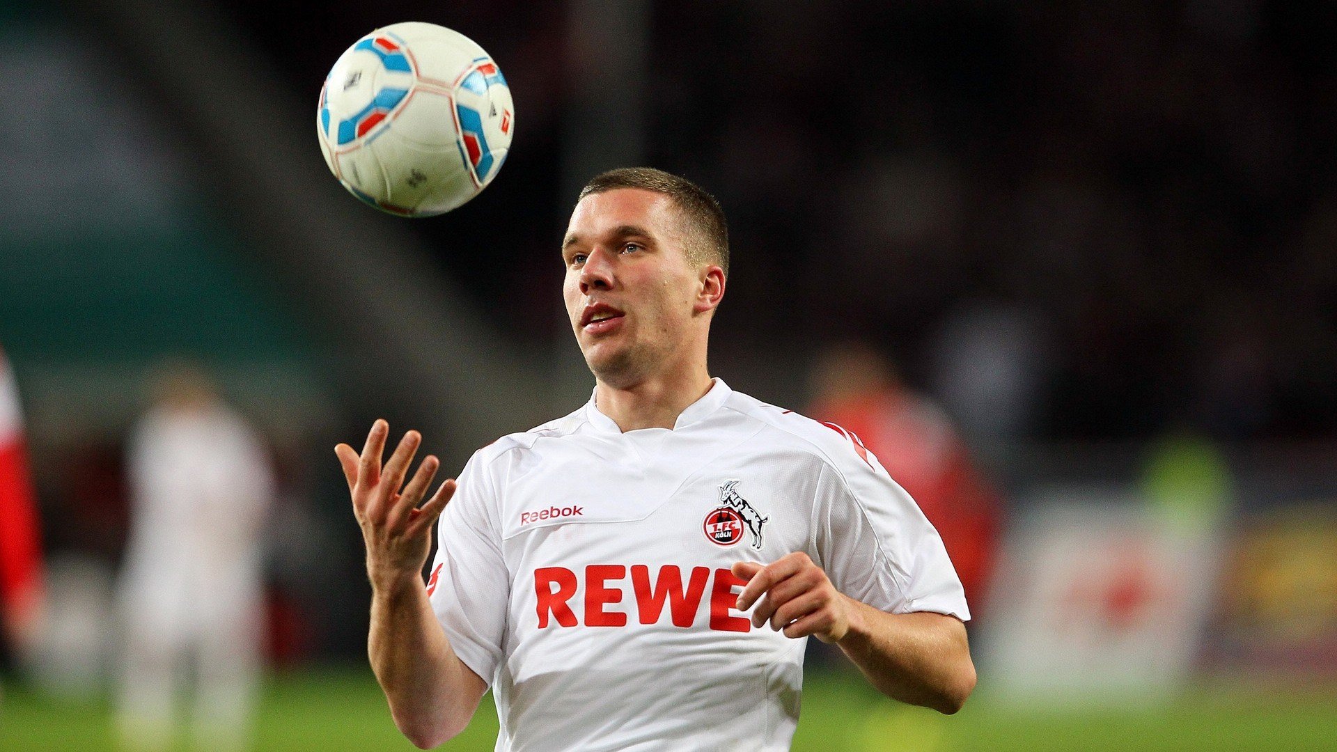 英超争冠焦点战，勒沃库森淘汰赛过关摩纳哥，双线作战下的战术博弈与心理考验